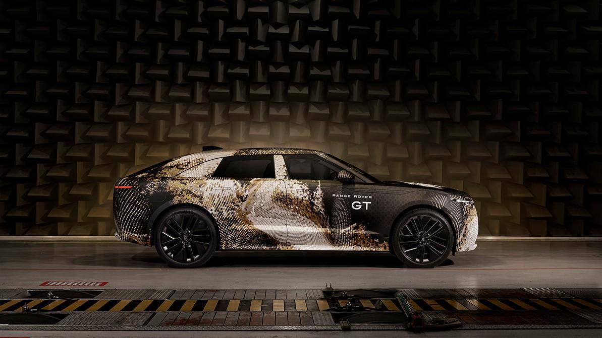 Range Rover не станет гнаться за размером дисплеев