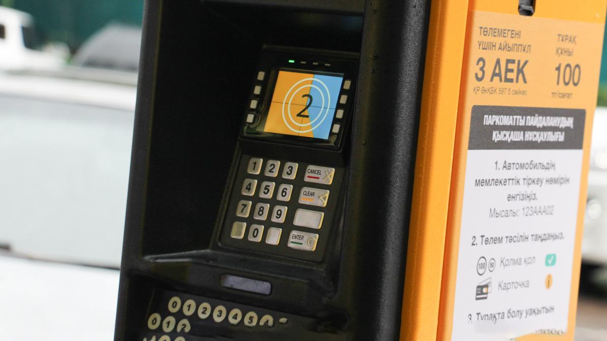 До 200 тенге в час хотят поднять стоимость парковки в районе Зелёного базара в Алматы