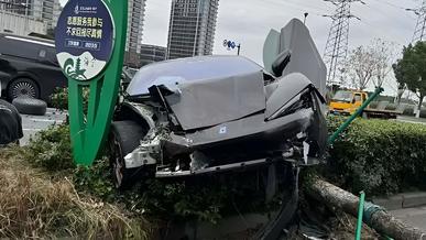 Фото дня: в Китае разбили 1300-сильный Yangwang U9