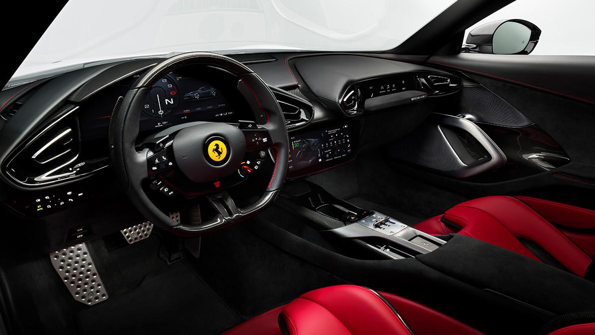 У Ferrari появился новый суперкар с атмосферным V12