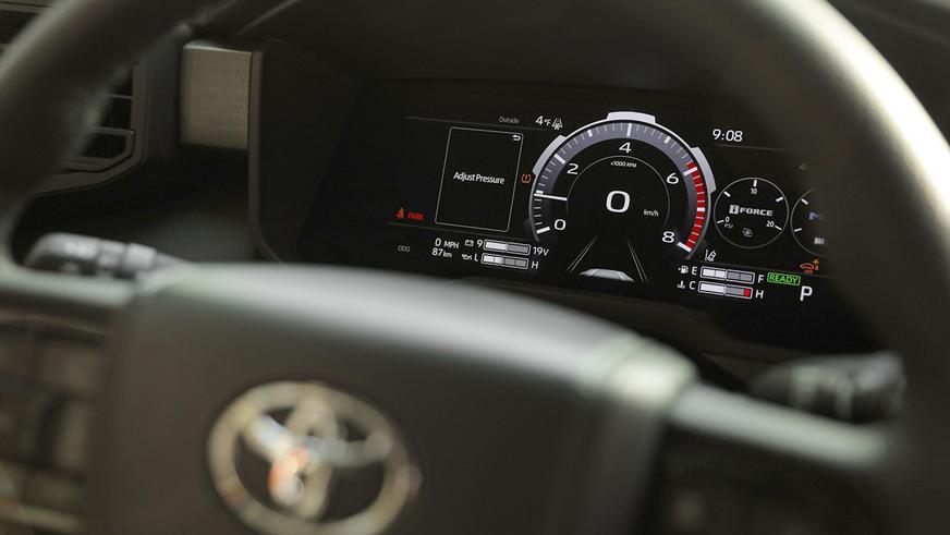 В России добавили проходимости внедорожнику Toyota Sequoia