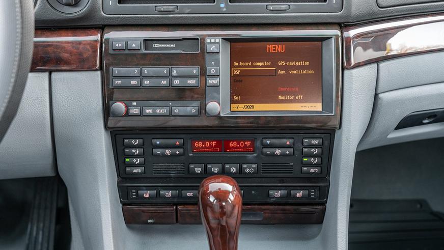 На торги выставили почти новую BMW 740iL (E38) 2000 модельного года