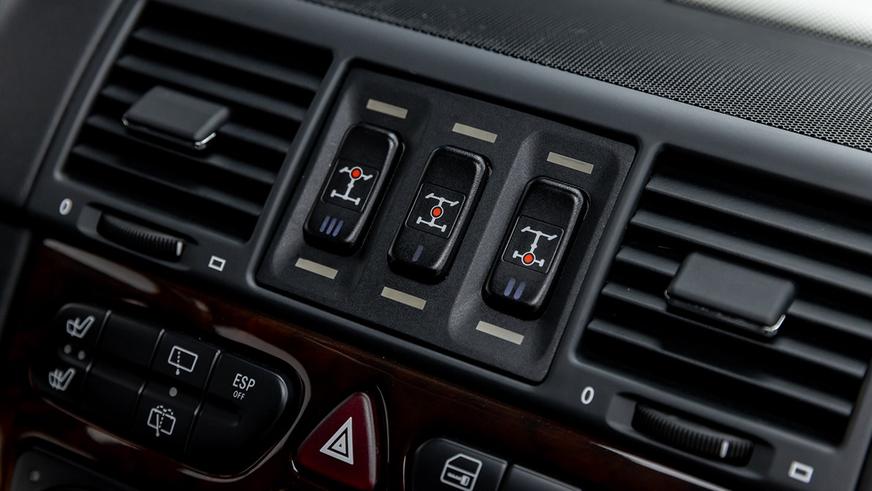 С молотка пустят новый гелик 2002 года выпуска