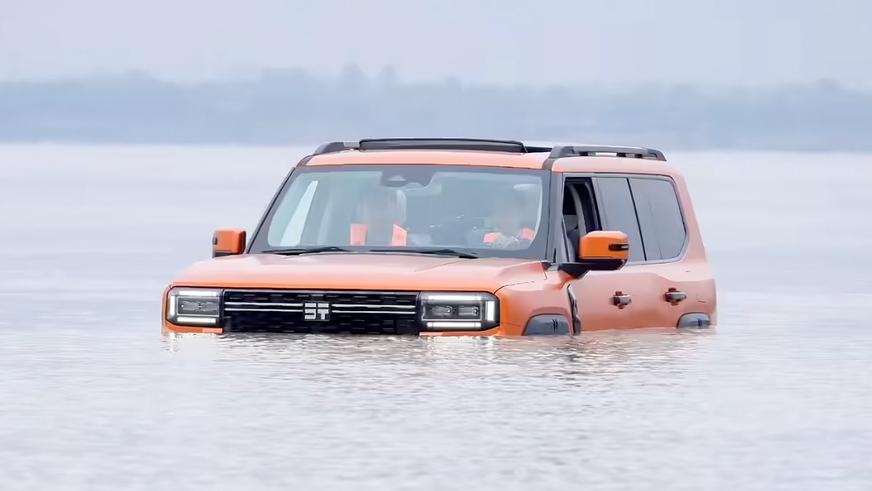 Новый Jetour стал первым автомобилем, форсировавшим реку Янцзы