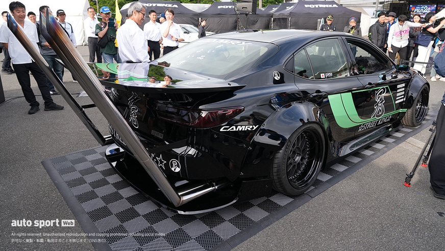 Toyota построила 7-цилиндровую Camry