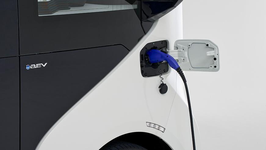 Одной из самых дорогих Toyota в Японии стала футуристичная маршрутка