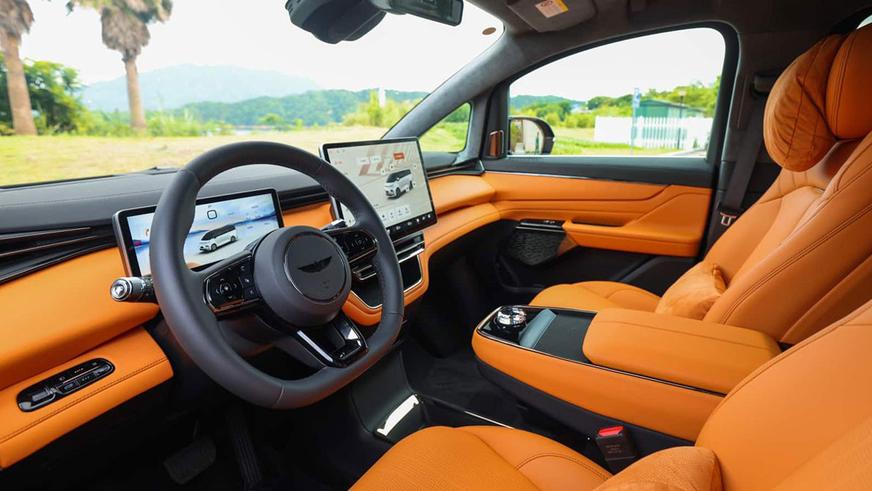 Новый вэн Geely, названный в честь авиалайнера, поступил в продажу