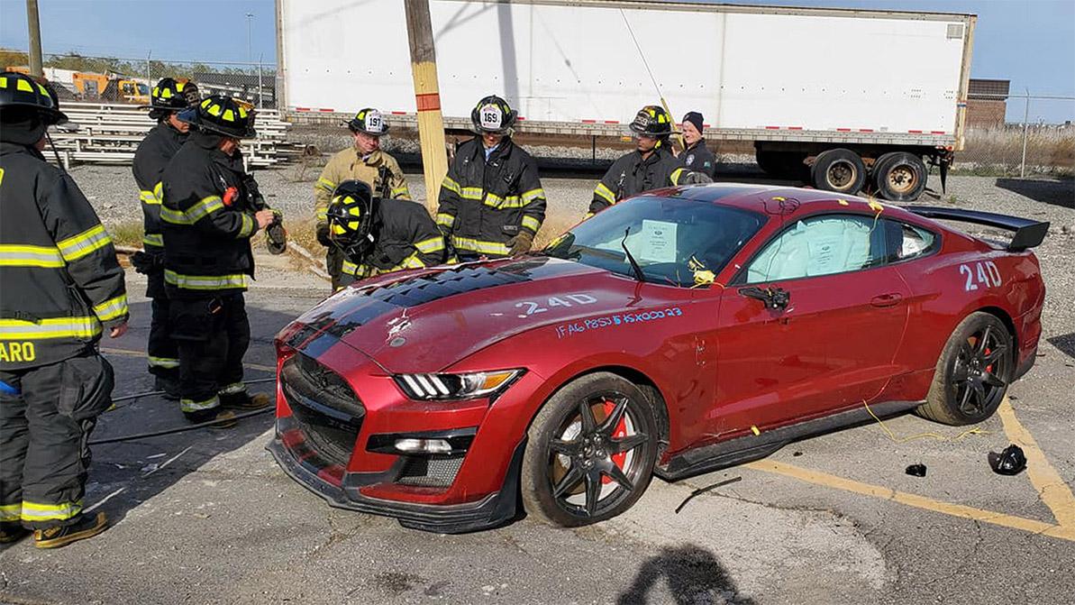 770-сильный Ford Mustang стал жертвой пожарных