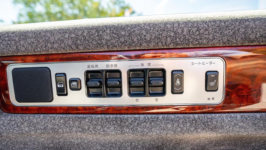 Toyota Century продали по цене бюджетной малолитражки