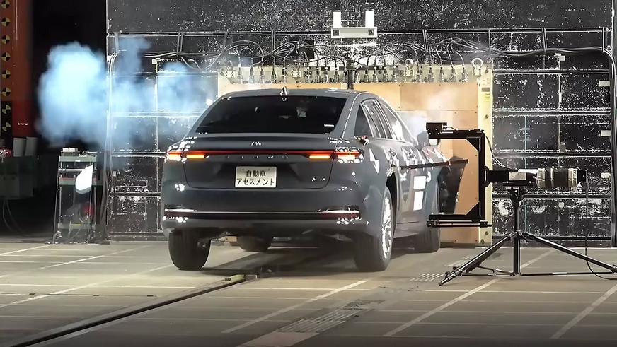 Toyota Crown назвали самым безопасным автомобилем Японии Toyota Crown назвали самым безопасным автомобилем Японии
