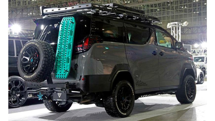 Toyota Alphard превратили во вседорожный минивэн