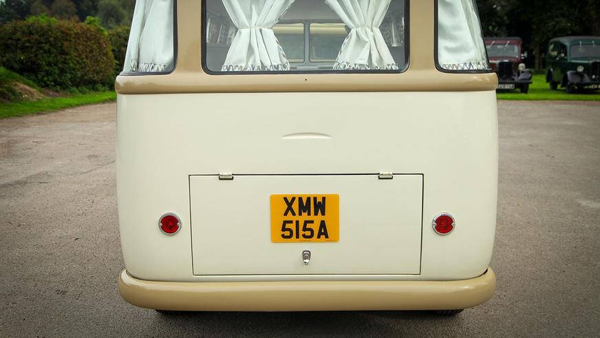 Volkswagen T2 превратили в тягач-кемпер и выставили на продажу