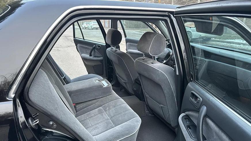 Toyota Crown (S150) с левым рулём продают за 10 млн тенге на Kolesa.kz