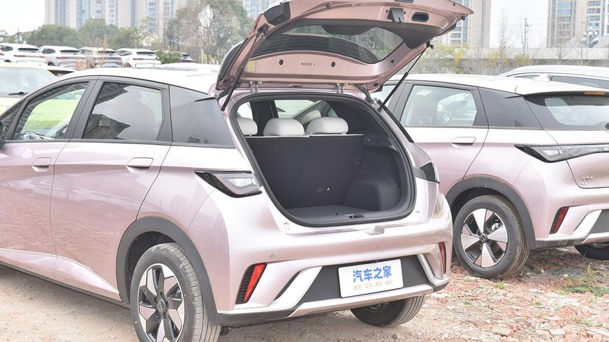 Электрокар BYD Dolphin обновился и подешевел