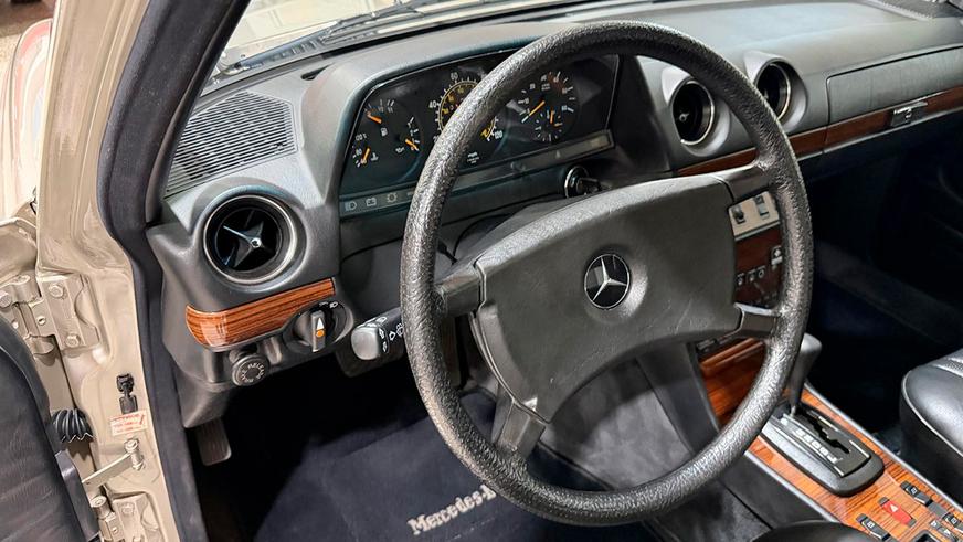 На торгах замечен Mercedes-Benz W123 почти без пробега