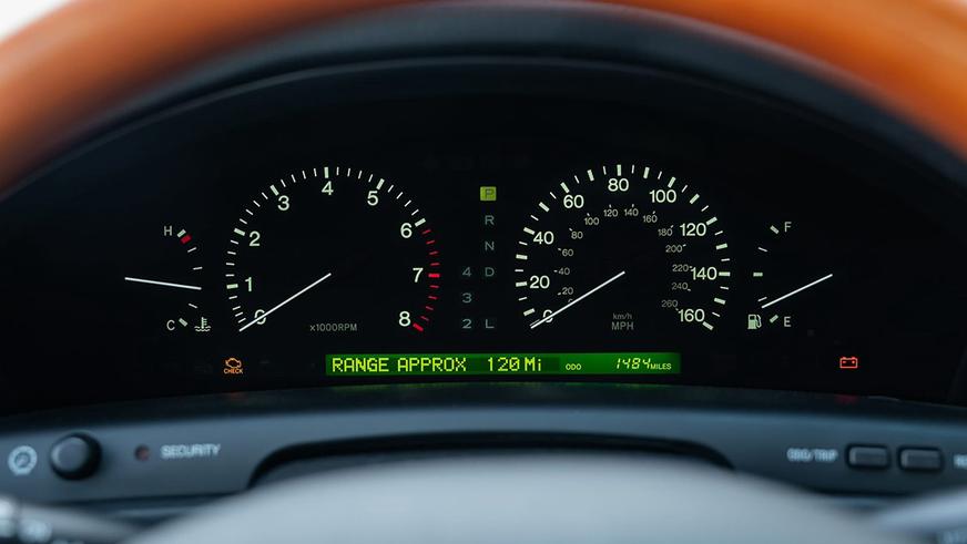 В США с молотка пустили 26-летний Lexus LS почти без пробега