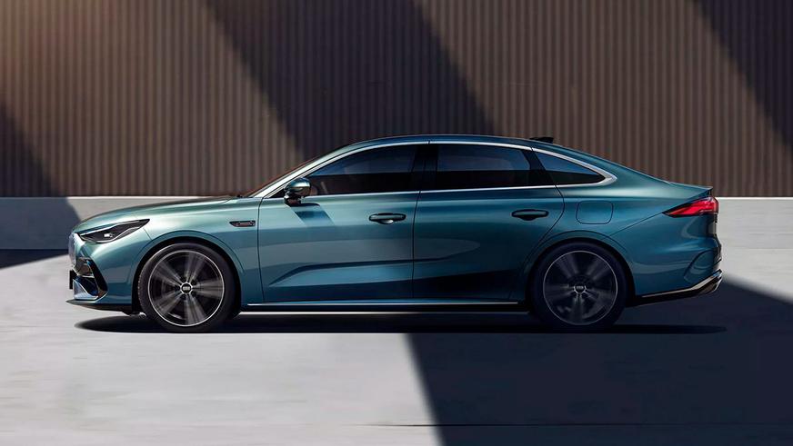 Показан седан Geely с «оскалом» AMG