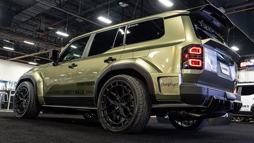 Тюнеры из Liberty Walks показали очень широкий Land Cruiser Prado