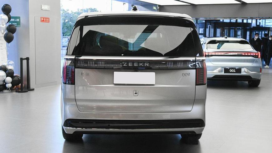 minivan-volvo-7