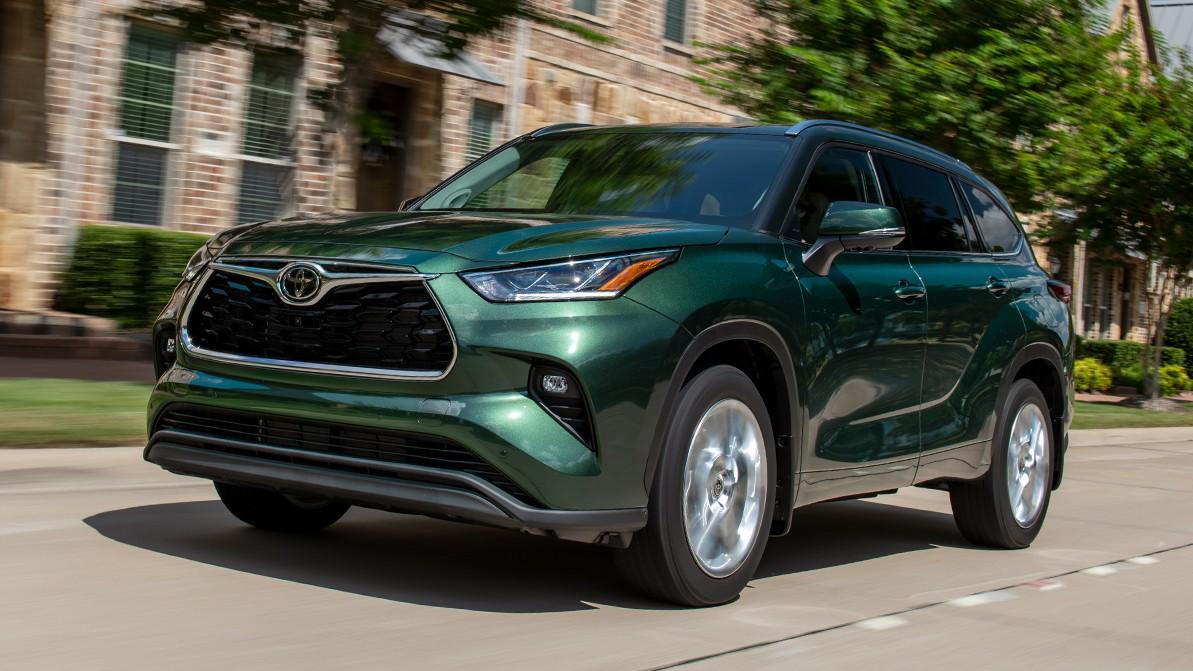 Toyota Highlander-дің бамперінен ақау шықты