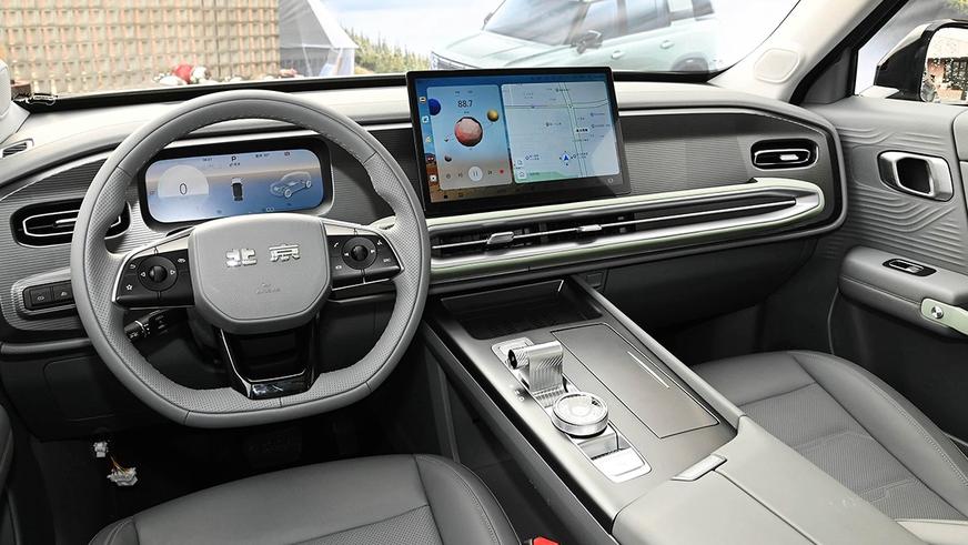 Бюджетный кроссовер BAIC BJ30 — суровая внешность и передний привод