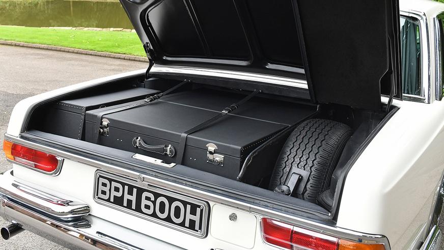 В продаже появился Mercedes-Benz Pullman, собранный для Джона Леннона