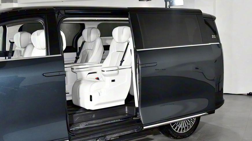 Geely открыла в КНР приём заказов на вэн V900