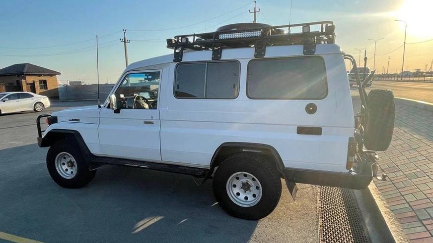 Toyota Land Cruiser 70 2004 года выпуска