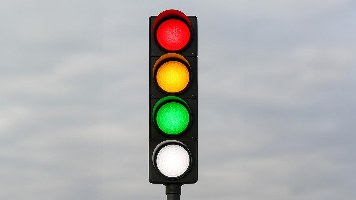 В будущем у светофоров может появиться белый свет