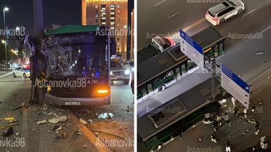Буквально наделся на столб маршрутный автобус в Астане