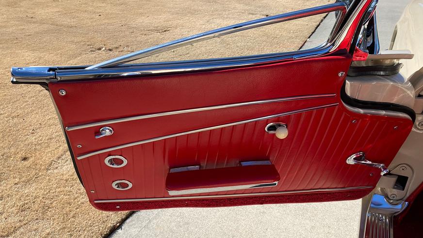 Раритетный Chevrolet Corvette уронили с автовоза