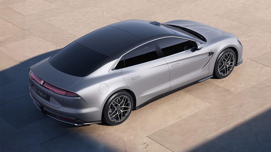 В Китае открыли приём предзаказов на 1306-сильный суперседан BYD