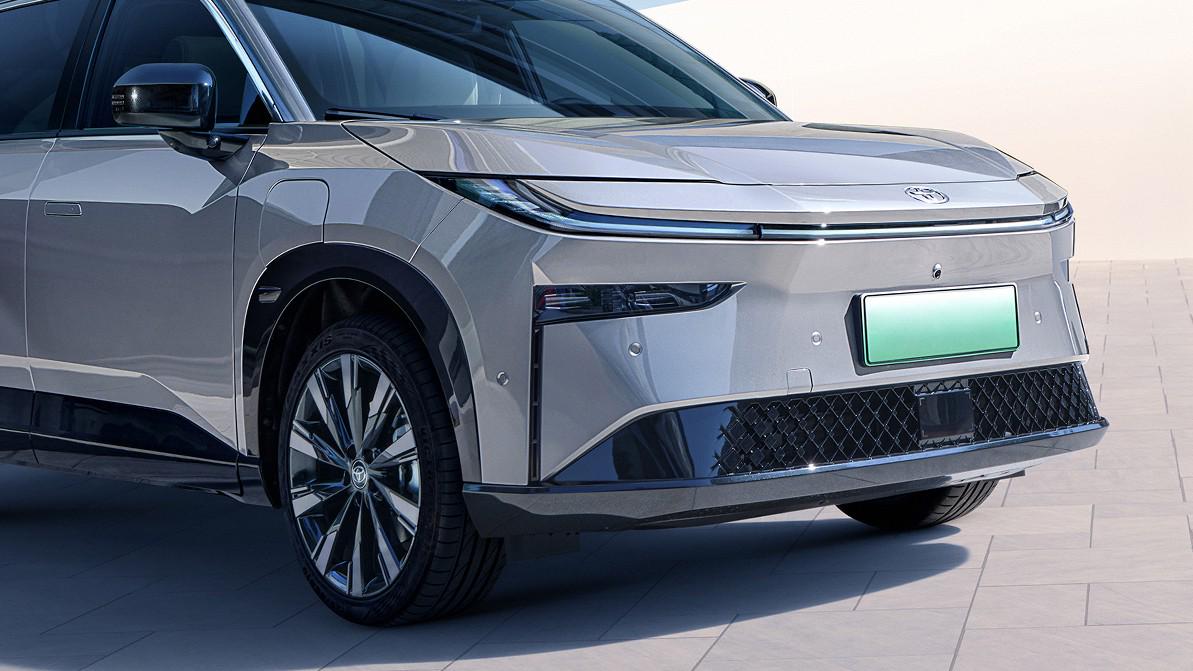 oyota Қытайдағы клиенттеріне тізбекті гибрид ұсынады