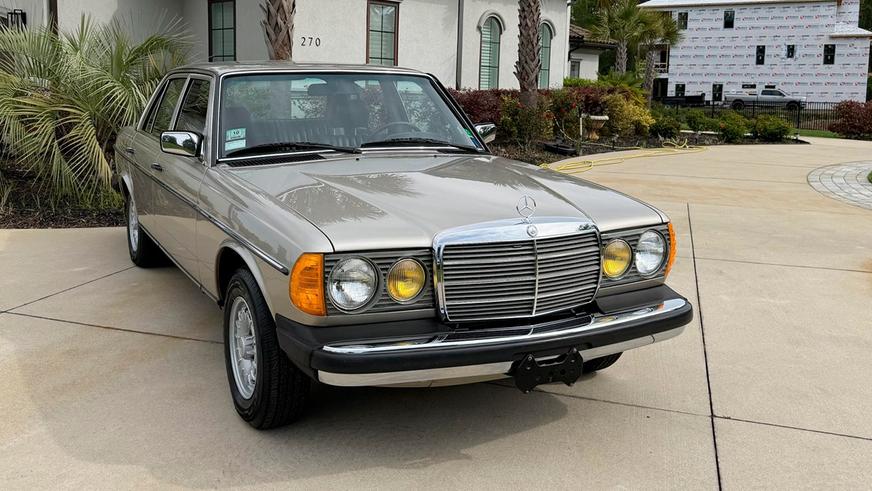 На торгах замечен Mercedes-Benz W123 почти без пробега