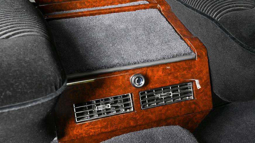 В продаже появился Mercedes-Benz Pullman, собранный для Джона Леннона