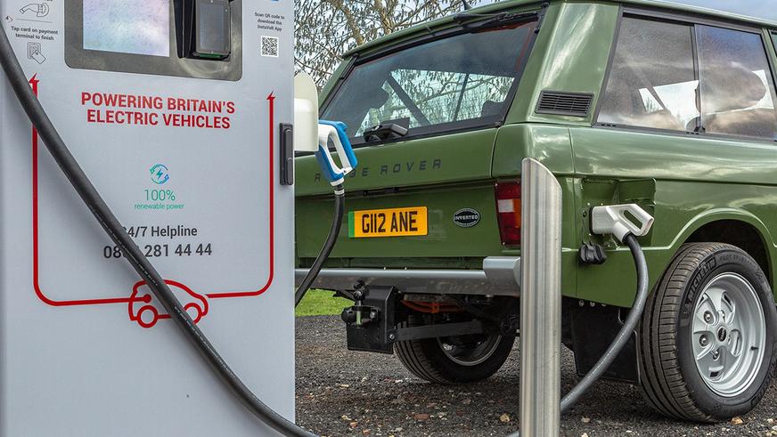 Старый Range Rover превратили в рестомод с мотором от Tesla