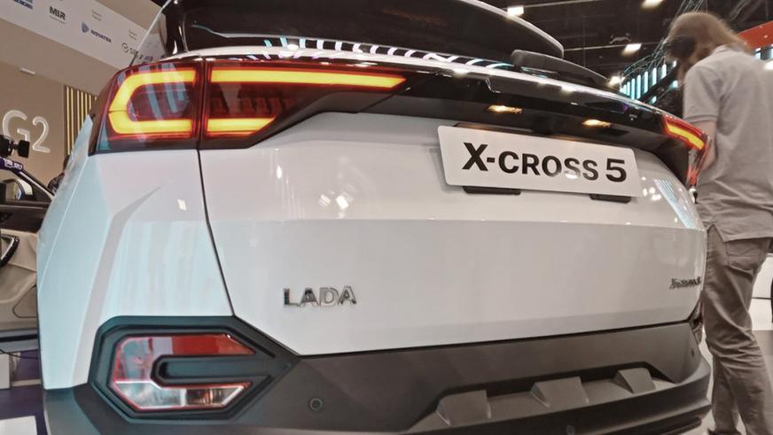 Публично представлена Lada X-cross 5 — кроссовер FAW с российским шильдиком