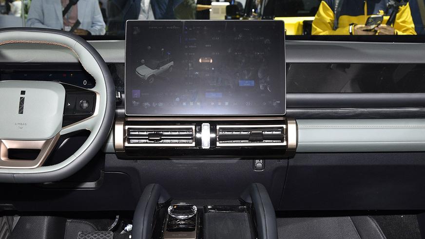 Батарейный кроссовер Chery iCar 03: характеристики и цены