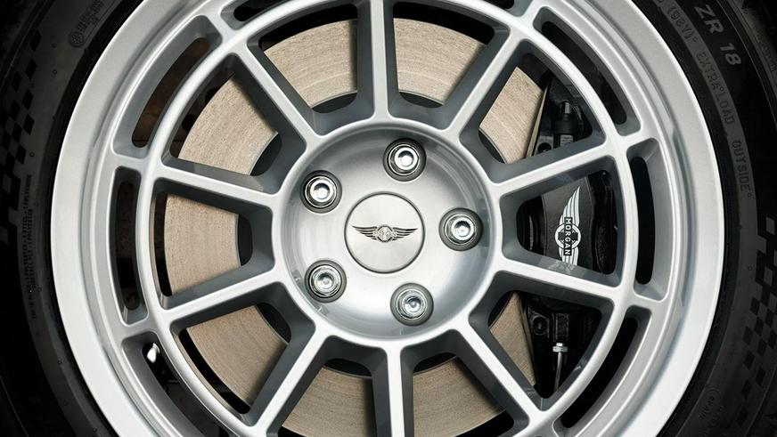 Новый флагман Morgan сохранил мотор BMW и ретродизайн