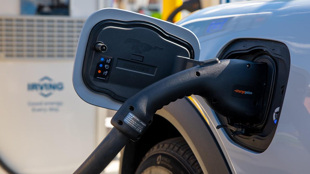 Канада откатывает требования по электрификации автопарка