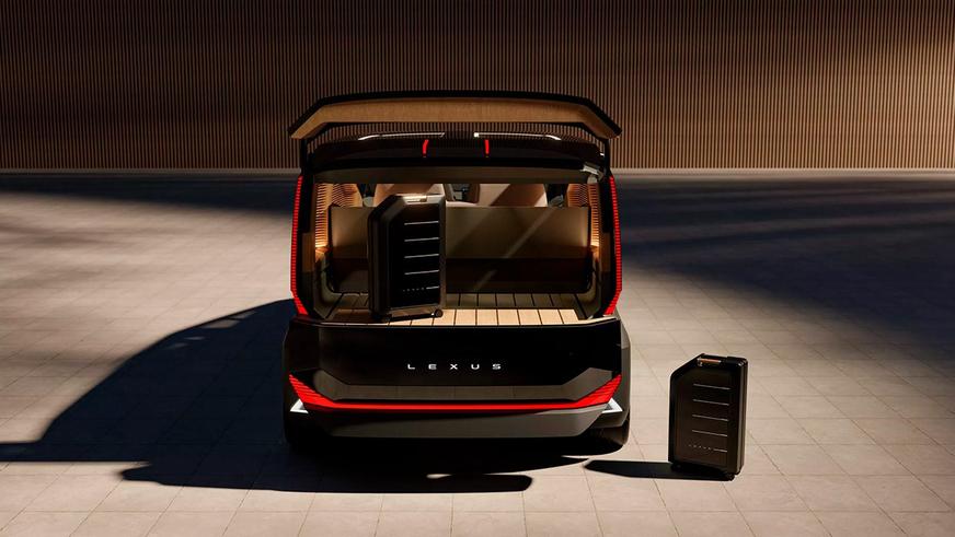 Lexus LS стал роскошным вэном с шестью колёсами