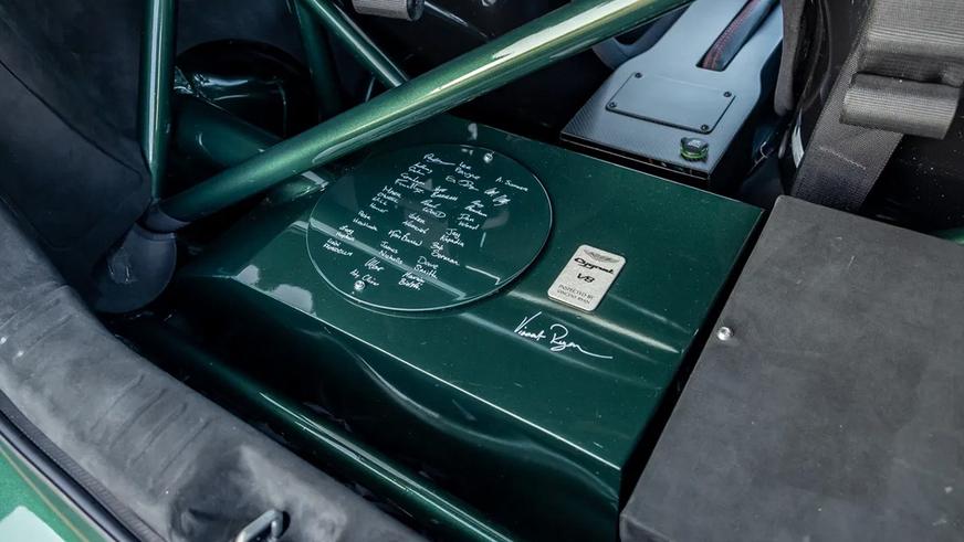 Уникальный Aston Martin в продаже. Микрохетч с большим V8