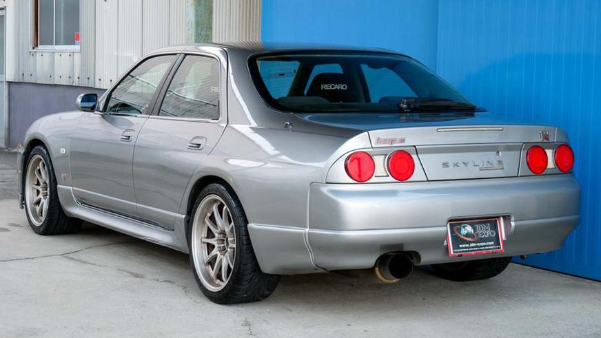 Сразу два редчайших Skyline GT-R появились в продаже – это седаны