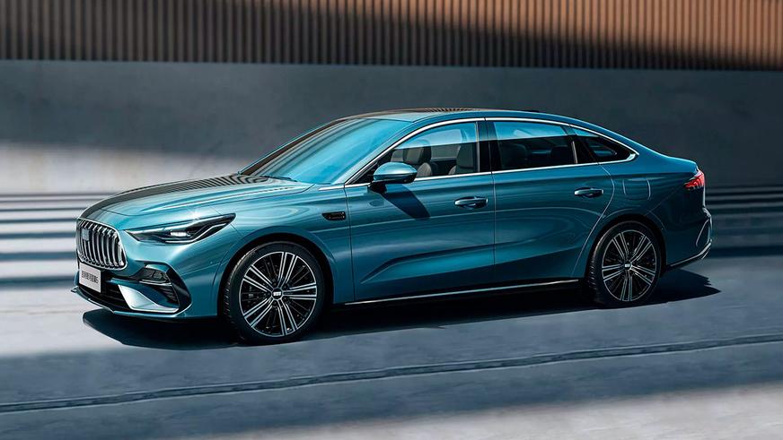 Показан седан Geely с «оскалом» AMG