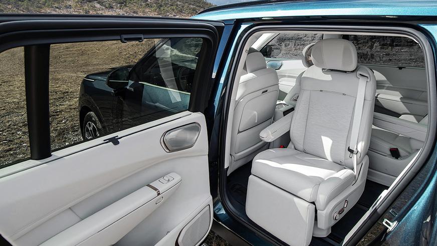 Кроссовер Lynk & Co 900 будут продавать в РК официально