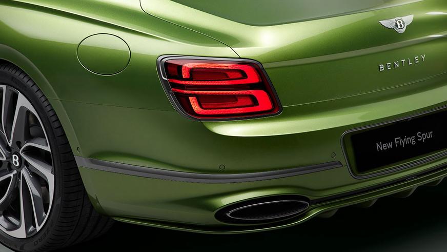 Седан Bentley Flying Spur стал мощным гибридом с V8