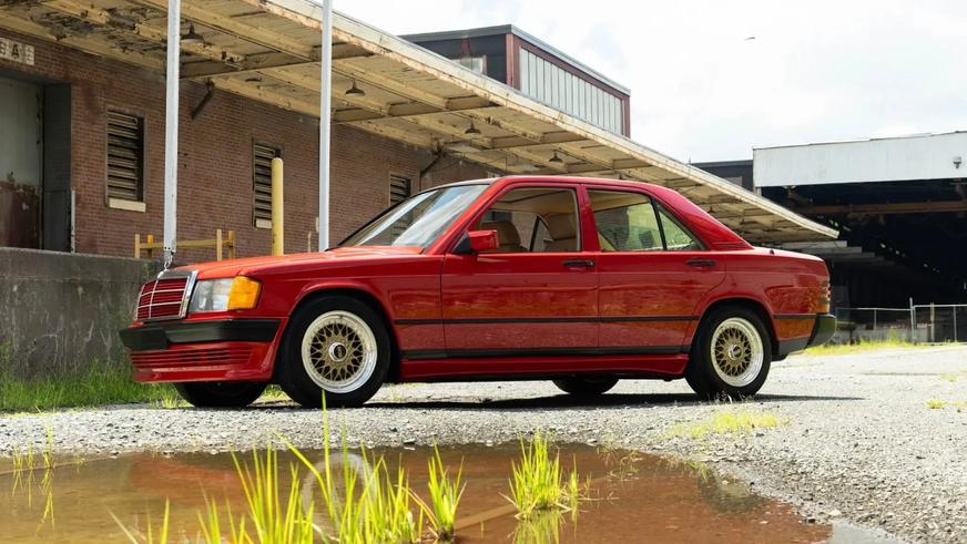 Уникальный Mercedes-Benz 190E пустили с молотка