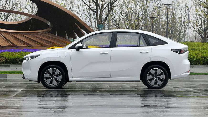 У&nbsp;китайского электромобиля на&nbsp;ходу вывалилась батарея