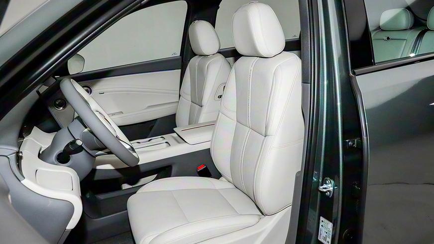 В Китае назвали цены на рекордный гибрид Hongqi