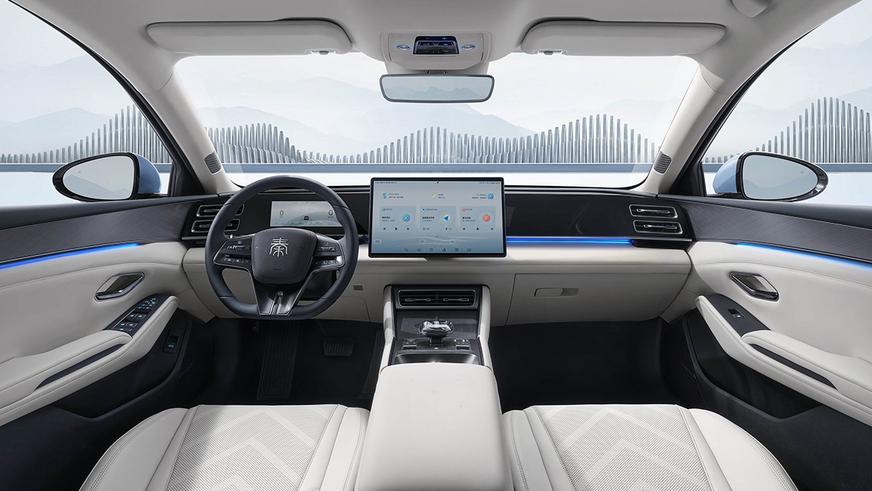 BYD Qin L салон